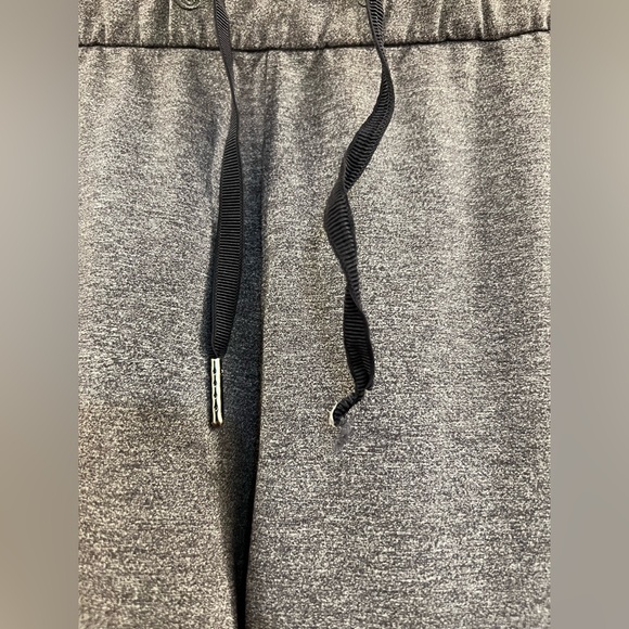 12. Lululemon On The Fly Pant *27" Heathered Black - Picture 9 of 16